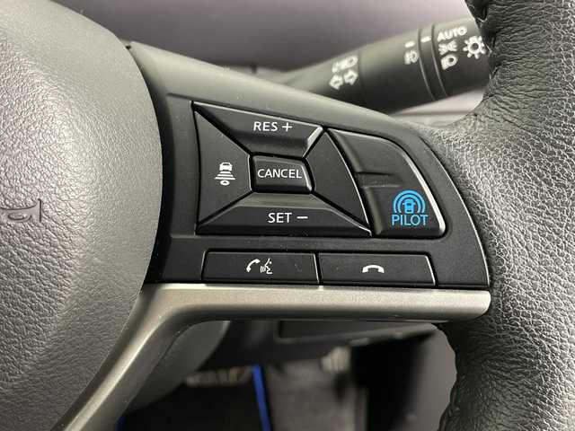 日産 セレナ e－パワー ハイウェイスター V 埼玉県 2021(令3)年 4.8万km ブリリアントホワイトパール 2トーン フリップダウンモニター/全方位カメラ/両側電動スライドドア　/純正ナビ　/プロパイロット　/ブラインドスポットモニター　/パーキングアシスト　/標識認識アシスト　/ビルトインＥＴＣ　/ハンドルヒーター　/前席シートヒーター/ロールサンシェード/ＬＥＤヘッドライト　/フォグランプ/純正フロアマット/純正アルミホイール