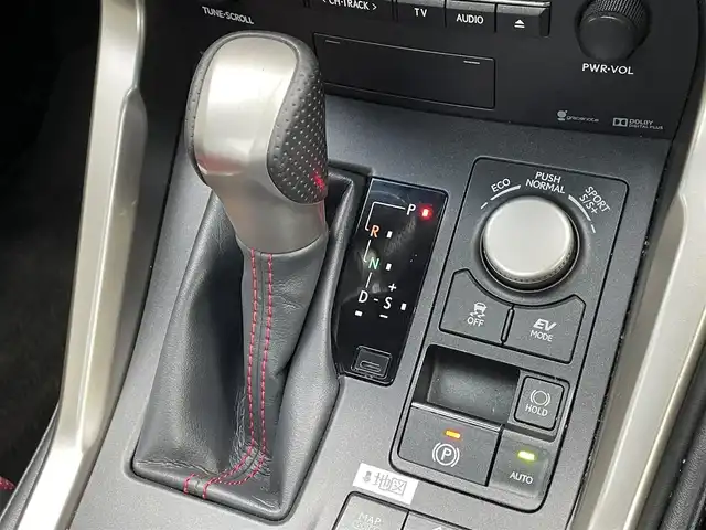 レクサス ＮＸ 300h Fスポーツ 滋賀県 2015(平27)年 8.6万km ソニッククォーツ 純正ナビ/CD/DVD/Bluetooth/フルセグTV/バックカメラ/ETC/レーダークルーズコントロール/レザーシート/シートヒーター/シートベンチレーション/パワーシート/パノラマルーフ/ステアリングヒーター/パワーバックドア/ドアバイザー/フロアマット/純正アルミホイール