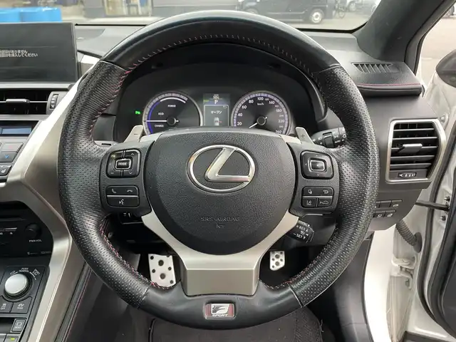 レクサス ＮＸ 300h Fスポーツ 滋賀県 2015(平27)年 8.6万km ソニッククォーツ 純正ナビ/CD/DVD/Bluetooth/フルセグTV/バックカメラ/ETC/レーダークルーズコントロール/レザーシート/シートヒーター/シートベンチレーション/パワーシート/パノラマルーフ/ステアリングヒーター/パワーバックドア/ドアバイザー/フロアマット/純正アルミホイール