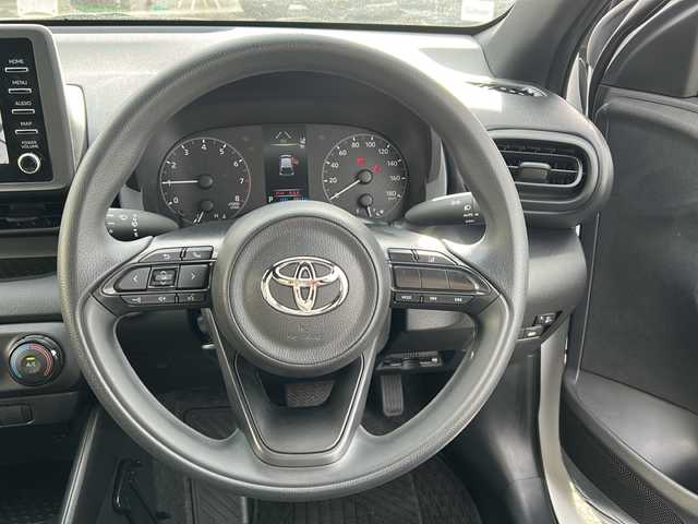 トヨタ ヤリス X 東京都 2022(令4)年 0.4万km プラチナホワイトパールマイカ ワンオーナー/新車時保証書/取扱説明書　ナビ説明書/純正ディスプレイオーディオ/T-Connectナビキット/バックカメラ　ETC/ドライブレコーダー【前後】/プリクラッシュセーフティー/レーンキープアシスト/ブラインドスポット/コーナーセンサー/オートライト/プラズマクラスター搭載LEDルームランプ/リモートスタート/スマートキー×２