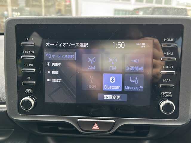 トヨタ ヤリス X 東京都 2022(令4)年 0.4万km プラチナホワイトパールマイカ ワンオーナー/新車時保証書/取扱説明書　ナビ説明書/純正ディスプレイオーディオ/T-Connectナビキット/バックカメラ　ETC/ドライブレコーダー【前後】/プリクラッシュセーフティー/レーンキープアシスト/ブラインドスポット/コーナーセンサー/オートライト/プラズマクラスター搭載LEDルームランプ/リモートスタート/スマートキー×２