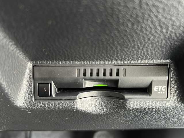 トヨタ ヤリス X 東京都 2022(令4)年 0.4万km プラチナホワイトパールマイカ ワンオーナー/新車時保証書/取扱説明書　ナビ説明書/純正ディスプレイオーディオ/T-Connectナビキット/バックカメラ　ETC/ドライブレコーダー【前後】/プリクラッシュセーフティー/レーンキープアシスト/ブラインドスポット/コーナーセンサー/オートライト/プラズマクラスター搭載LEDルームランプ/リモートスタート/スマートキー×２