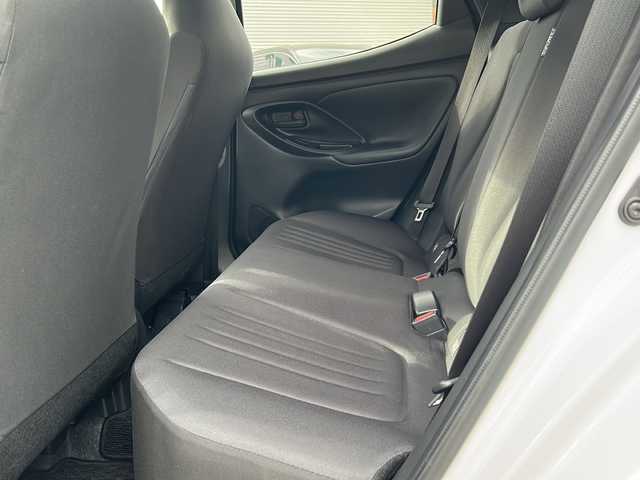 トヨタ ヤリス X 東京都 2022(令4)年 0.4万km プラチナホワイトパールマイカ ワンオーナー/新車時保証書/取扱説明書　ナビ説明書/純正ディスプレイオーディオ/T-Connectナビキット/バックカメラ　ETC/ドライブレコーダー【前後】/プリクラッシュセーフティー/レーンキープアシスト/ブラインドスポット/コーナーセンサー/オートライト/プラズマクラスター搭載LEDルームランプ/リモートスタート/スマートキー×２