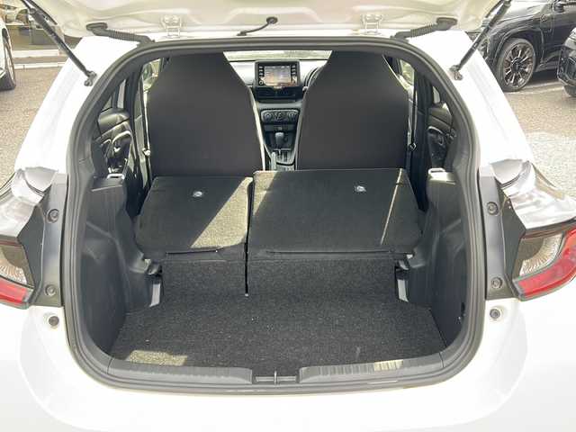 トヨタ ヤリス X 東京都 2022(令4)年 0.4万km プラチナホワイトパールマイカ ワンオーナー/新車時保証書/取扱説明書　ナビ説明書/純正ディスプレイオーディオ/T-Connectナビキット/バックカメラ　ETC/ドライブレコーダー【前後】/プリクラッシュセーフティー/レーンキープアシスト/ブラインドスポット/コーナーセンサー/オートライト/プラズマクラスター搭載LEDルームランプ/リモートスタート/スマートキー×２