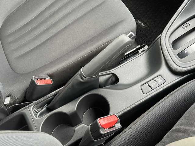 トヨタ ヤリス X 東京都 2022(令4)年 0.4万km プラチナホワイトパールマイカ ワンオーナー/新車時保証書/取扱説明書　ナビ説明書/純正ディスプレイオーディオ/T-Connectナビキット/バックカメラ　ETC/ドライブレコーダー【前後】/プリクラッシュセーフティー/レーンキープアシスト/ブラインドスポット/コーナーセンサー/オートライト/プラズマクラスター搭載LEDルームランプ/リモートスタート/スマートキー×２