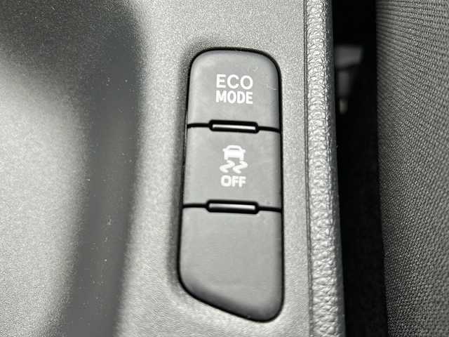 トヨタ ヤリス X 東京都 2022(令4)年 0.4万km プラチナホワイトパールマイカ ワンオーナー/新車時保証書/取扱説明書　ナビ説明書/純正ディスプレイオーディオ/T-Connectナビキット/バックカメラ　ETC/ドライブレコーダー【前後】/プリクラッシュセーフティー/レーンキープアシスト/ブラインドスポット/コーナーセンサー/オートライト/プラズマクラスター搭載LEDルームランプ/リモートスタート/スマートキー×２