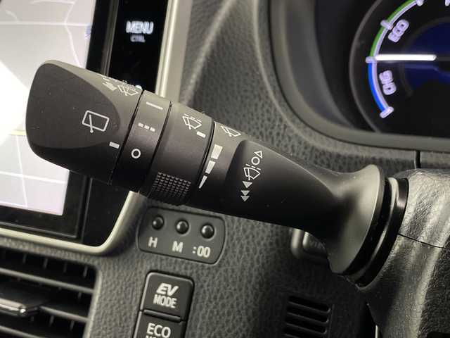 トヨタ ヴォクシー ハイブリッド ZS 煌Ⅲ 埼玉県 2021(令3)年 2.6万km ホワイトパールクリスタルシャイン フリップダウンモニター　/純正ナビ　/ビルトインＥＴＣ２．０　/両側パワースライドドア　/デジタルインナーミラー　/バックカメラ/シートヒーター/クルーズコントロール/レーンキープアシスト　/衝突軽減ブレーキ　/横滑り防止措置　/ドライブレコーダー/純正ホイール/LEDヘッドライト/フォグランプ/ロールサンシェード