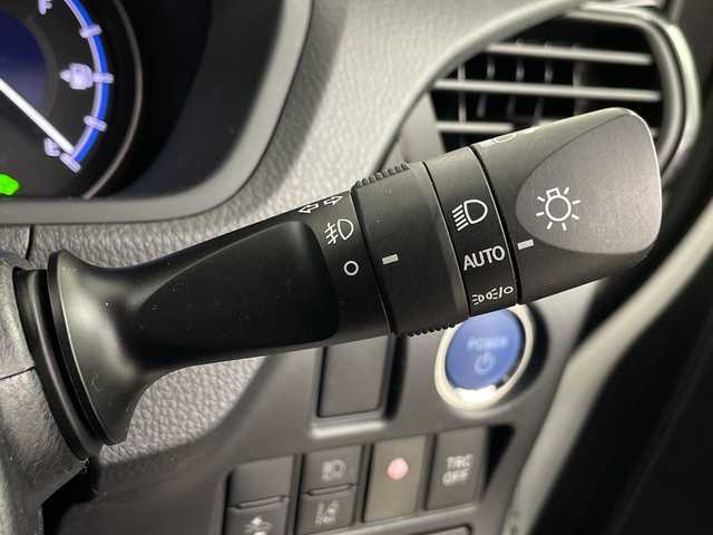 トヨタ ヴォクシー ハイブリッド ZS 煌Ⅲ 埼玉県 2021(令3)年 2.6万km ホワイトパールクリスタルシャイン フリップダウンモニター　/純正ナビ　/ビルトインＥＴＣ２．０　/両側パワースライドドア　/デジタルインナーミラー　/バックカメラ/シートヒーター/クルーズコントロール/レーンキープアシスト　/衝突軽減ブレーキ　/横滑り防止措置　/ドライブレコーダー/純正ホイール/LEDヘッドライト/フォグランプ/ロールサンシェード