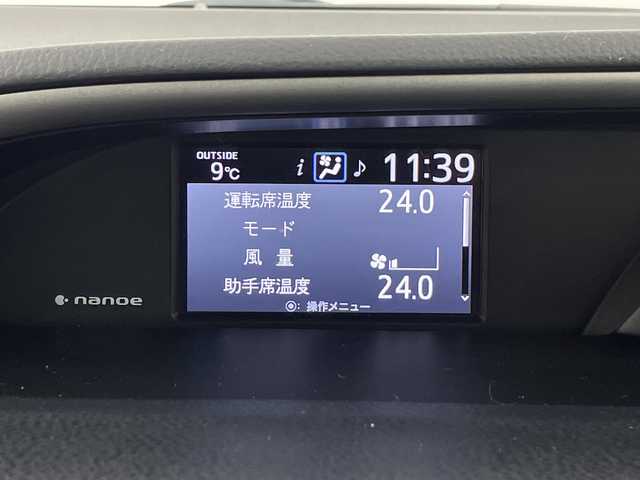 トヨタ ヴォクシー ハイブリッド ZS 煌Ⅲ 埼玉県 2021(令3)年 2.6万km ホワイトパールクリスタルシャイン フリップダウンモニター　/純正ナビ　/ビルトインＥＴＣ２．０　/両側パワースライドドア　/デジタルインナーミラー　/バックカメラ/シートヒーター/クルーズコントロール/レーンキープアシスト　/衝突軽減ブレーキ　/横滑り防止措置　/ドライブレコーダー/純正ホイール/LEDヘッドライト/フォグランプ/ロールサンシェード