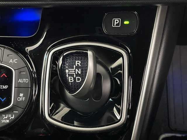 トヨタ ヴォクシー ハイブリッド ZS 煌Ⅲ 埼玉県 2021(令3)年 2.6万km ホワイトパールクリスタルシャイン フリップダウンモニター　/純正ナビ　/ビルトインＥＴＣ２．０　/両側パワースライドドア　/デジタルインナーミラー　/バックカメラ/シートヒーター/クルーズコントロール/レーンキープアシスト　/衝突軽減ブレーキ　/横滑り防止措置　/ドライブレコーダー/純正ホイール/LEDヘッドライト/フォグランプ/ロールサンシェード