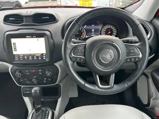 クライスラー・ジープ ジープ レネゲード リミテッド 大阪府 2020(令2)年 5.3万km オレンジ 純正ナビ/  フルセグTV/Bluetooth/USB/バックモニター/衝突軽減ブレーキ/横滑り防止装置/コーナーセンサー/ＢＳＭ/前席シートヒーター/レーダークルーズコントロール/レーンキープアシスト/アイドリングストップ/ステアリングヒーター/前後ドライブレコーダー/オートマチックハイビーム/純正17インチアルミホイール/ルーフレール/純正フロアマット/ＥＴＣ/ＬＥＤ/禁煙車