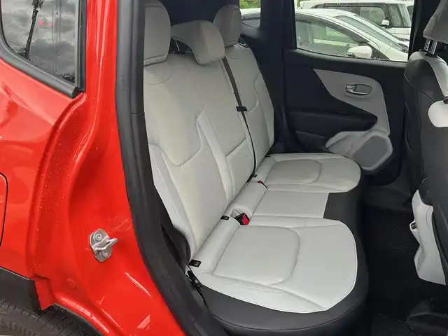 クライスラー・ジープ ジープ レネゲード リミテッド 大阪府 2020(令2)年 5.3万km オレンジ 純正ナビ/  フルセグTV/Bluetooth/USB/バックモニター/衝突軽減ブレーキ/横滑り防止装置/コーナーセンサー/ＢＳＭ/前席シートヒーター/レーダークルーズコントロール/レーンキープアシスト/アイドリングストップ/ステアリングヒーター/前後ドライブレコーダー/オートマチックハイビーム/純正17インチアルミホイール/ルーフレール/純正フロアマット/ＥＴＣ/ＬＥＤ/禁煙車