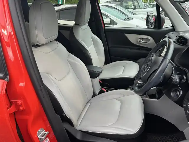 クライスラー・ジープ ジープ レネゲード リミテッド 大阪府 2020(令2)年 5.3万km オレンジ 純正ナビ/  フルセグTV/Bluetooth/USB/バックモニター/衝突軽減ブレーキ/横滑り防止装置/コーナーセンサー/ＢＳＭ/前席シートヒーター/レーダークルーズコントロール/レーンキープアシスト/アイドリングストップ/ステアリングヒーター/前後ドライブレコーダー/オートマチックハイビーム/純正17インチアルミホイール/ルーフレール/純正フロアマット/ＥＴＣ/ＬＥＤ/禁煙車