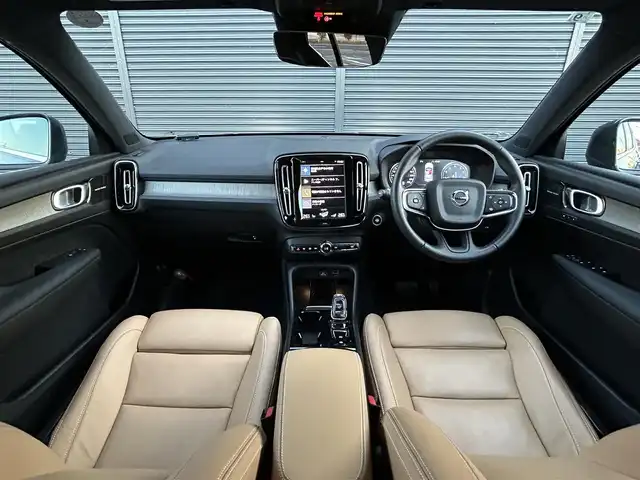 ボルボ ＸＣ４０ T5 AWD インスクリプション 茨城県 2018(平30)年 1.2万km デニムブルーメタリック ワンオーナー /パノラマスライディングルーフ /harman/kardon /ベージュ革 /全席シートヒーター /M付PWシート /PWテールゲート /衝突軽減B/ACC /LKA /BLIS /360°カメラ /ナビ /12セグ /CarPlay /BT /USB /LED /ETC2.0 /禁煙車