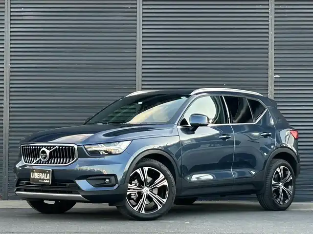 ボルボ ＸＣ４０ T5 AWD インスクリプション 茨城県 2018(平30)年 1.2万km デニムブルーメタリック ワンオーナー /パノラマスライディングルーフ /harman/kardon /ベージュ革 /全席シートヒーター /M付PWシート /PWテールゲート /衝突軽減B/ACC /LKA /BLIS /360°カメラ /ナビ /12セグ /CarPlay /BT /USB /LED /ETC2.0 /禁煙車