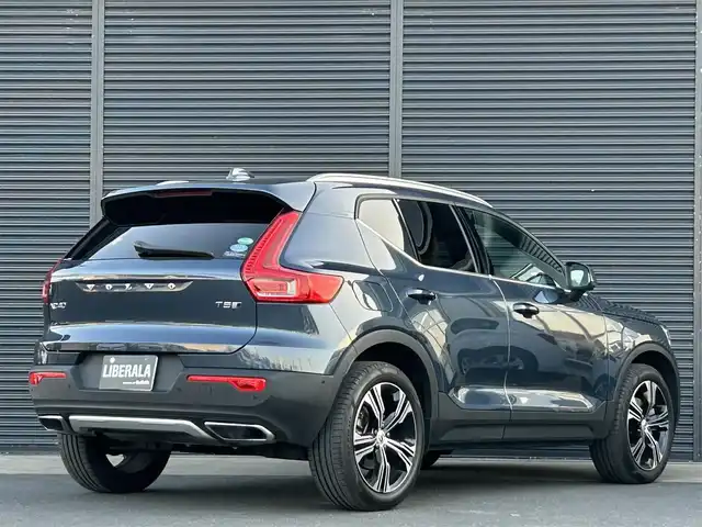 ボルボ ＸＣ４０ T5 AWD インスクリプション 茨城県 2018(平30)年 1.2万km デニムブルーメタリック ワンオーナー /パノラマスライディングルーフ /harman/kardon /ベージュ革 /全席シートヒーター /M付PWシート /PWテールゲート /衝突軽減B/ACC /LKA /BLIS /360°カメラ /ナビ /12セグ /CarPlay /BT /USB /LED /ETC2.0 /禁煙車