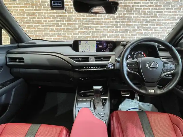 レクサス ＵＸ 250h Fスポーツ 岩手県 2019(令1)年 3.1万km ホワイトノーヴァガラスフレーク ワンオーナー/４WD/ムーンルーフ/TRDエアロ/パノラミックビューモニター/三眼フルLEDヘッドランプ/Fスポーツ専用フロアレッドカラー本革シート/ハンズフリーパワーバックドア/カラーヘッドアップディスプレイ/レクサスセーフティシステム＋/プリクラッシュセーフティ/レーダークルーズコントロール/レーントレーシングアシスト/アダプティブハイビームシステム/ロードサインアシスト/クリアランスソナー/パーキングサポートブレーキ/ブラインドスポットモニター/NAVI・AI-AVS/パワーシート/シートヒーター/シートベンチレーション/ステアリングヒーター/パドルシフト/10.3インチナビゲーション/（CD/DVD/Blu-rayDisc/フルセグ/AUX/USB/Bluetooth/ミラキャスト）/ETC2.0/ドライブレコーダー/純正18インチアルミホイール