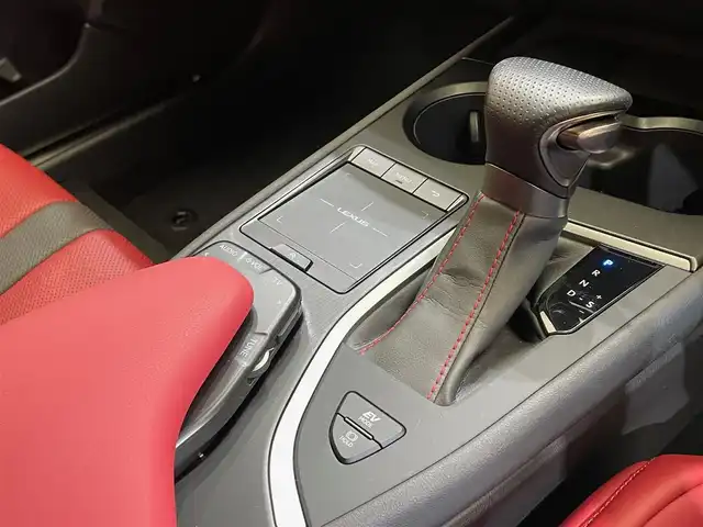 レクサス ＵＸ 250h Fスポーツ 岩手県 2019(令1)年 3.1万km ホワイトノーヴァガラスフレーク ワンオーナー/４WD/ムーンルーフ/TRDエアロ/パノラミックビューモニター/三眼フルLEDヘッドランプ/Fスポーツ専用フロアレッドカラー本革シート/ハンズフリーパワーバックドア/カラーヘッドアップディスプレイ/レクサスセーフティシステム＋/プリクラッシュセーフティ/レーダークルーズコントロール/レーントレーシングアシスト/アダプティブハイビームシステム/ロードサインアシスト/クリアランスソナー/パーキングサポートブレーキ/ブラインドスポットモニター/NAVI・AI-AVS/パワーシート/シートヒーター/シートベンチレーション/ステアリングヒーター/パドルシフト/10.3インチナビゲーション/（CD/DVD/Blu-rayDisc/フルセグ/AUX/USB/Bluetooth/ミラキャスト）/ETC2.0/ドライブレコーダー/純正18インチアルミホイール