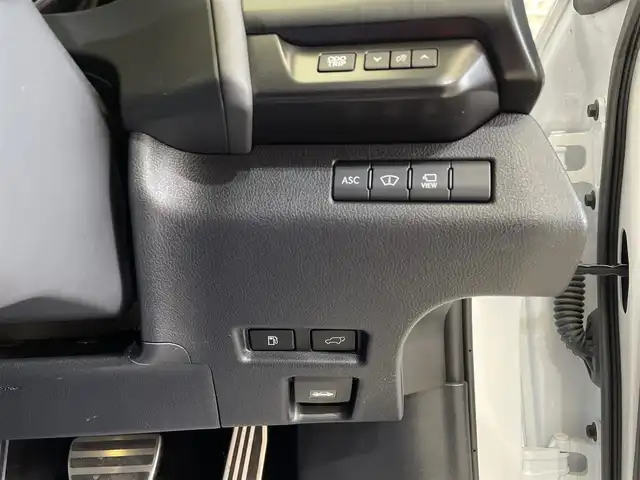 レクサス ＵＸ 250h Fスポーツ 岩手県 2019(令1)年 3.1万km ホワイトノーヴァガラスフレーク ワンオーナー/４WD/ムーンルーフ/TRDエアロ/パノラミックビューモニター/三眼フルLEDヘッドランプ/Fスポーツ専用フロアレッドカラー本革シート/ハンズフリーパワーバックドア/カラーヘッドアップディスプレイ/レクサスセーフティシステム＋/プリクラッシュセーフティ/レーダークルーズコントロール/レーントレーシングアシスト/アダプティブハイビームシステム/ロードサインアシスト/クリアランスソナー/パーキングサポートブレーキ/ブラインドスポットモニター/NAVI・AI-AVS/パワーシート/シートヒーター/シートベンチレーション/ステアリングヒーター/パドルシフト/10.3インチナビゲーション/（CD/DVD/Blu-rayDisc/フルセグ/AUX/USB/Bluetooth/ミラキャスト）/ETC2.0/ドライブレコーダー/純正18インチアルミホイール