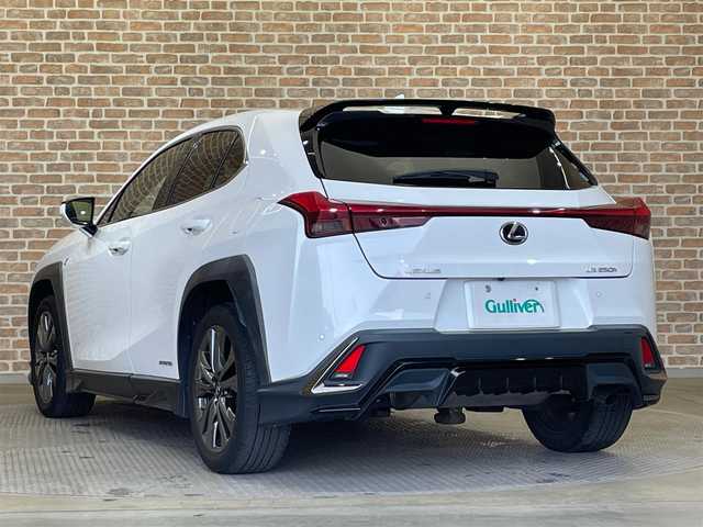 レクサス ＵＸ 250h バージョンL 岩手県 2019(令1)年 3.1万km ホワイトノーヴァガラスフレーク ワンオーナー/４WD/ムーンルーフ/TRDエアロ/パノラミックビューモニター/三眼フルLEDヘッドランプ/Fスポーツ専用フロアレッドカラー本革シート/ハンズフリーパワーバックドア/カラーヘッドアップディスプレイ/レクサスセーフティシステム＋/プリクラッシュセーフティ/レーダークルーズコントロール/レーントレーシングアシスト/アダプティブハイビームシステム/ロードサインアシスト/クリアランスソナー/パーキングサポートブレーキ/ブラインドスポットモニター/NAVI・AI-AVS/パワーシート/シートヒーター/シートベンチレーション/ステアリングヒーター/パドルシフト/10.3インチナビゲーション/（CD/DVD/Blu-rayDisc/フルセグ/AUX/USB/Bluetooth/ミラキャスト）/ETC2.0/ドライブレコーダー/純正18インチアルミホイール