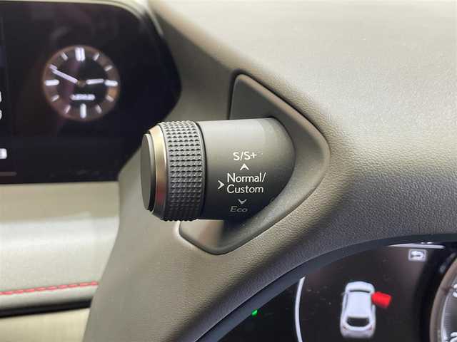 レクサス ＵＸ 250h バージョンL 岩手県 2019(令1)年 3.1万km ホワイトノーヴァガラスフレーク ワンオーナー/４WD/ムーンルーフ/TRDエアロ/パノラミックビューモニター/三眼フルLEDヘッドランプ/Fスポーツ専用フロアレッドカラー本革シート/ハンズフリーパワーバックドア/カラーヘッドアップディスプレイ/レクサスセーフティシステム＋/プリクラッシュセーフティ/レーダークルーズコントロール/レーントレーシングアシスト/アダプティブハイビームシステム/ロードサインアシスト/クリアランスソナー/パーキングサポートブレーキ/ブラインドスポットモニター/NAVI・AI-AVS/パワーシート/シートヒーター/シートベンチレーション/ステアリングヒーター/パドルシフト/10.3インチナビゲーション/（CD/DVD/Blu-rayDisc/フルセグ/AUX/USB/Bluetooth/ミラキャスト）/ETC2.0/ドライブレコーダー/純正18インチアルミホイール