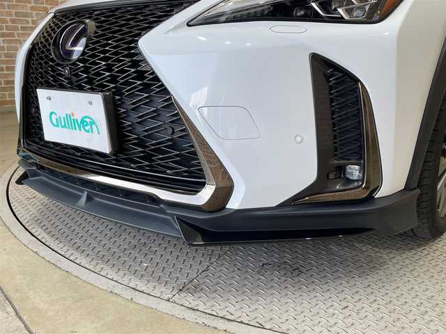 レクサス ＵＸ 250h バージョンL 岩手県 2019(令1)年 3.1万km ホワイトノーヴァガラスフレーク ワンオーナー/４WD/ムーンルーフ/TRDエアロ/パノラミックビューモニター/三眼フルLEDヘッドランプ/Fスポーツ専用フロアレッドカラー本革シート/ハンズフリーパワーバックドア/カラーヘッドアップディスプレイ/レクサスセーフティシステム＋/プリクラッシュセーフティ/レーダークルーズコントロール/レーントレーシングアシスト/アダプティブハイビームシステム/ロードサインアシスト/クリアランスソナー/パーキングサポートブレーキ/ブラインドスポットモニター/NAVI・AI-AVS/パワーシート/シートヒーター/シートベンチレーション/ステアリングヒーター/パドルシフト/10.3インチナビゲーション/（CD/DVD/Blu-rayDisc/フルセグ/AUX/USB/Bluetooth/ミラキャスト）/ETC2.0/ドライブレコーダー/純正18インチアルミホイール