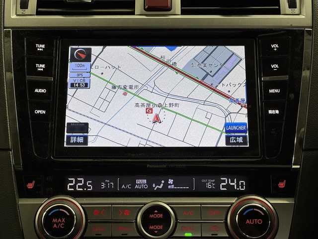 スバル アウトバック リミテッド 三重県 2015(平27)年 11.4万km クリスタルホワイトP ガソリン/4WD/MTモード付フロアCVT/純正 8インチナビ　CN-LR800DFA/（AM/FM/CD/DVD/TV/SD/MEMORY MUSIC/Bluetooth/AUX/iPod*/USB*）/*要USB入力ジャック/バックカメラ/ETC/EyeSight Ver.3/・プリクラッシュブレーキ/・アクティブレーンキーピング/・ふらつき警報/・車線逸脱警報/・全車速追従機能付クルーズコントロール/・AT誤発進抑制制御／AT誤後進抑制制御/・EBD（電子制御制動力配分システム）付４センサー4チャンネルABS/装備/・本革シート（ブラック＆シルバーステッチ）/・パワーシート（Dメモリー付10way/N8way）/・シートヒーター（D/N/2nd左右）/・パワーバックドア/・左右独立オートエアコン/・オートライト/・LEDヘッドライト/・フロント＆リヤフォグライト/・パドルシフト/・電子パーキングブレーキ/・プッシュスタート/・SI-DRIVE/・ルーフレール/・純正18inAW/・取/ナビ取