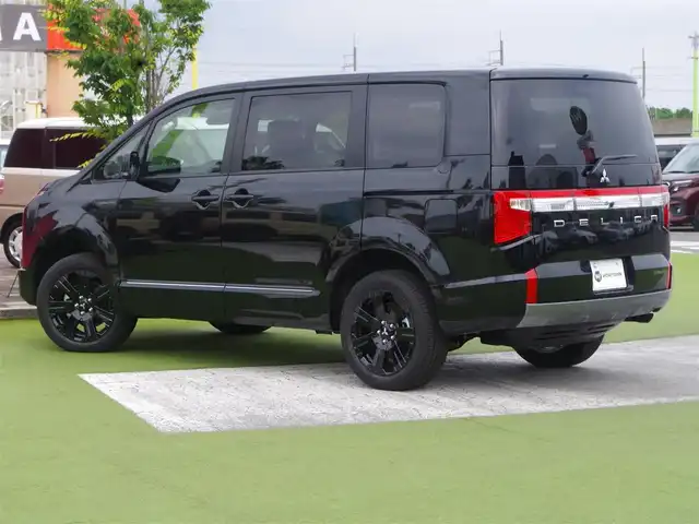 三菱 デリカＤ：５ シャモニー 千葉県 2025(令7)年 0.1万km未満 黒Ⅱ CHAMONIX (8人)　4WD　e-Assist/オリジナルナビ取付パッケージ＋リアモニター取付パッケージ(25/300)　ステップレス　（8人）　レンタ登録/e-Assist/・衝突被害軽減ブレーキシステム（FCM）/・誤発進抑制機能（前進＆後退時）（UMS）/・車線逸脱警報システム（LDW）/・レーダークルーズコントロールシステム（ACC）/・オートマチックハイビーム[AHB]/エレクトリックテールゲート/両側パワースライドドア/ハーフレザーシート/運転席パワーシート/前席シートヒーター/マルチアラウンドモニター/革巻きステアリング/ステアリングヒーター/ステアリングスイッチ/LEDヘッドライト/フォグライト/ウインカーミラー/純正18インチアルミホイル/サイド/カーテンエアバッグ/キーレスオペレーションシステム
