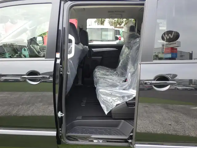 三菱 デリカＤ：５ シャモニー 千葉県 2025(令7)年 0.1万km未満 黒Ⅱ CHAMONIX (8人)　4WD　e-Assist/オリジナルナビ取付パッケージ＋リアモニター取付パッケージ(25/300)　ステップレス　（8人）　レンタ登録/e-Assist/・衝突被害軽減ブレーキシステム（FCM）/・誤発進抑制機能（前進＆後退時）（UMS）/・車線逸脱警報システム（LDW）/・レーダークルーズコントロールシステム（ACC）/・オートマチックハイビーム[AHB]/エレクトリックテールゲート/両側パワースライドドア/ハーフレザーシート/運転席パワーシート/前席シートヒーター/マルチアラウンドモニター/革巻きステアリング/ステアリングヒーター/ステアリングスイッチ/LEDヘッドライト/フォグライト/ウインカーミラー/純正18インチアルミホイル/サイド/カーテンエアバッグ/キーレスオペレーションシステム