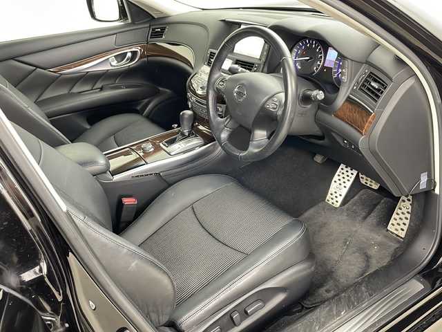 日産 フーガ 370GT FOUR Aパッケージ 道央・札幌 2013(平25)年 6.8万km ガーネットブラック ・４ＷＤ/・純正メーカーナビ＆ＣＤ＆ＢＴ＆フルセグ＆ＭｕｓｉｃＢｏｘ/・ステアリングスィッチ/・クルコン/・寒冷地/・ドアミラーヒーター/・社外レーダー/・ＴＶキャンセラー/・ビルトインＥＴＣ/・スマートキー/・Ｄ／Ｎパワーシート/・ハーフレザーシート/・ＨＩＤヘッドライト/・フォグ/・ＲＡＹＳ２０インチ/・社外ダウンサス/・社外ＡＷ付冬タイヤ積載/・スペアキー