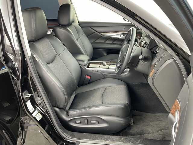 日産 フーガ 370GT FOUR Aパッケージ 道央・札幌 2013(平25)年 6.8万km ガーネットブラック ・４ＷＤ/・純正メーカーナビ＆ＣＤ＆ＢＴ＆フルセグ＆ＭｕｓｉｃＢｏｘ/・ステアリングスィッチ/・クルコン/・寒冷地/・ドアミラーヒーター/・社外レーダー/・ＴＶキャンセラー/・ビルトインＥＴＣ/・スマートキー/・Ｄ／Ｎパワーシート/・ハーフレザーシート/・ＨＩＤヘッドライト/・フォグ/・ＲＡＹＳ２０インチ/・社外ダウンサス/・社外ＡＷ付冬タイヤ積載/・スペアキー