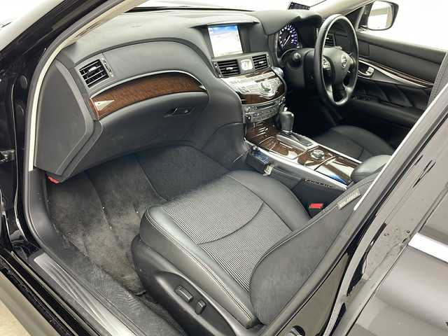 日産 フーガ 370GT FOUR Aパッケージ 道央・札幌 2013(平25)年 6.8万km ガーネットブラック ・４ＷＤ/・純正メーカーナビ＆ＣＤ＆ＢＴ＆フルセグ＆ＭｕｓｉｃＢｏｘ/・ステアリングスィッチ/・クルコン/・寒冷地/・ドアミラーヒーター/・社外レーダー/・ＴＶキャンセラー/・ビルトインＥＴＣ/・スマートキー/・Ｄ／Ｎパワーシート/・ハーフレザーシート/・ＨＩＤヘッドライト/・フォグ/・ＲＡＹＳ２０インチ/・社外ダウンサス/・社外ＡＷ付冬タイヤ積載/・スペアキー