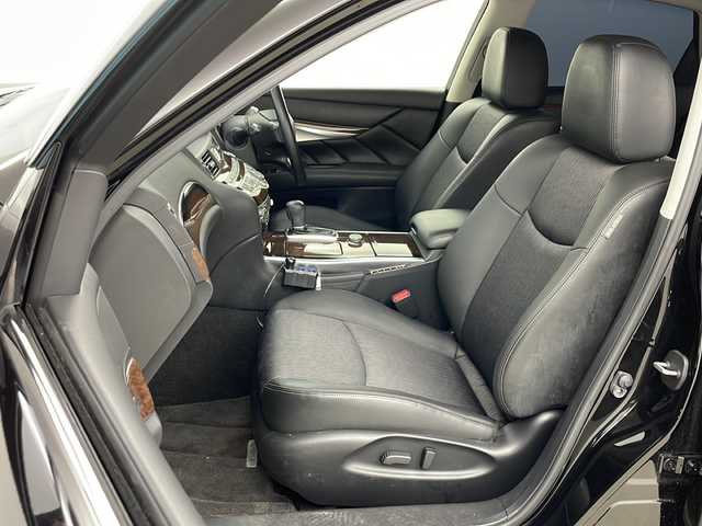 日産 フーガ 370GT FOUR Aパッケージ 道央・札幌 2013(平25)年 6.8万km ガーネットブラック ・４ＷＤ/・純正メーカーナビ＆ＣＤ＆ＢＴ＆フルセグ＆ＭｕｓｉｃＢｏｘ/・ステアリングスィッチ/・クルコン/・寒冷地/・ドアミラーヒーター/・社外レーダー/・ＴＶキャンセラー/・ビルトインＥＴＣ/・スマートキー/・Ｄ／Ｎパワーシート/・ハーフレザーシート/・ＨＩＤヘッドライト/・フォグ/・ＲＡＹＳ２０インチ/・社外ダウンサス/・社外ＡＷ付冬タイヤ積載/・スペアキー