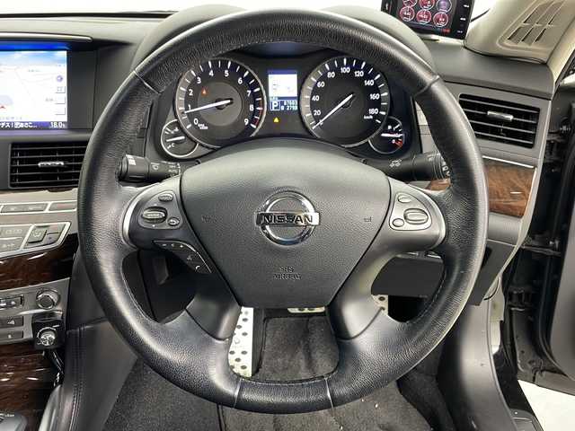 日産 フーガ 370GT FOUR Aパッケージ 道央・札幌 2013(平25)年 6.8万km ガーネットブラック ・４ＷＤ/・純正メーカーナビ＆ＣＤ＆ＢＴ＆フルセグ＆ＭｕｓｉｃＢｏｘ/・ステアリングスィッチ/・クルコン/・寒冷地/・ドアミラーヒーター/・社外レーダー/・ＴＶキャンセラー/・ビルトインＥＴＣ/・スマートキー/・Ｄ／Ｎパワーシート/・ハーフレザーシート/・ＨＩＤヘッドライト/・フォグ/・ＲＡＹＳ２０インチ/・社外ダウンサス/・社外ＡＷ付冬タイヤ積載/・スペアキー