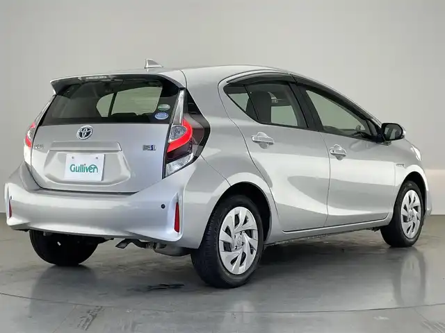 トヨタ アクア L 愛知県 2020(令2)年 3.3万km シルバーM 純正メモリナビ　ワンセグＴＶ　Ｂｌｕｅｔｏｏｔｈ　ＥＴＣ　トヨタセーフティセンス　衝突被害軽減装置　車線逸脱警報　オートハイビーム　踏み間違い防止　コーナーセンサー　電格ミラー　フロアマット　禁煙車
