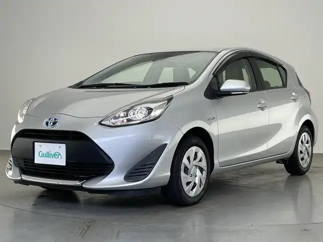 トヨタ アクア L 愛知県 2020(令2)年 3.3万km シルバーM 純正メモリナビ　ワンセグＴＶ　Ｂｌｕｅｔｏｏｔｈ　ＥＴＣ　トヨタセーフティセンス　衝突被害軽減装置　車線逸脱警報　オートハイビーム　踏み間違い防止　コーナーセンサー　電格ミラー　フロアマット　禁煙車
