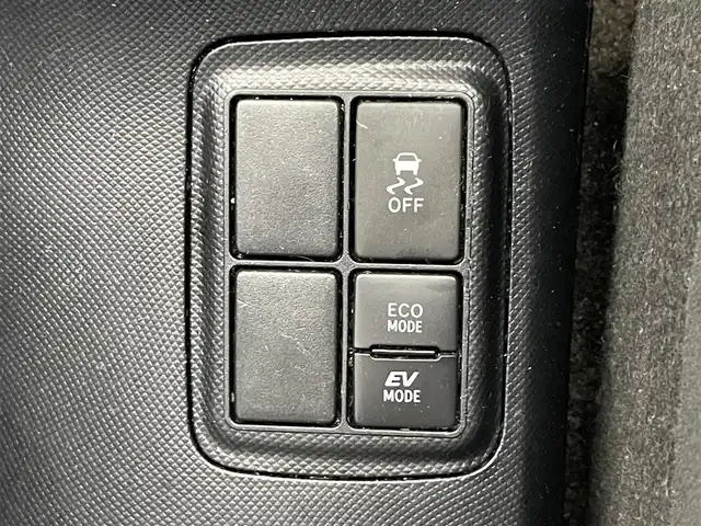 トヨタ アクア L 愛知県 2020(令2)年 3.3万km シルバーM 純正メモリナビ　ワンセグＴＶ　Ｂｌｕｅｔｏｏｔｈ　ＥＴＣ　トヨタセーフティセンス　衝突被害軽減装置　車線逸脱警報　オートハイビーム　踏み間違い防止　コーナーセンサー　電格ミラー　フロアマット　禁煙車