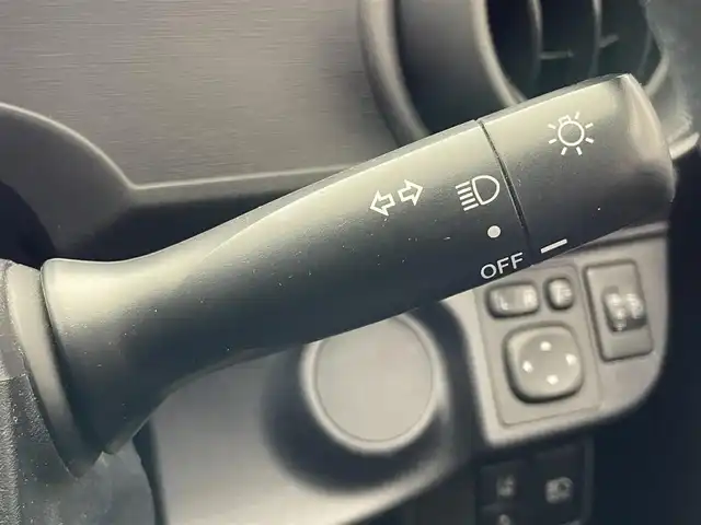 トヨタ アクア L 愛知県 2020(令2)年 3.3万km シルバーM 純正メモリナビ　ワンセグＴＶ　Ｂｌｕｅｔｏｏｔｈ　ＥＴＣ　トヨタセーフティセンス　衝突被害軽減装置　車線逸脱警報　オートハイビーム　踏み間違い防止　コーナーセンサー　電格ミラー　フロアマット　禁煙車