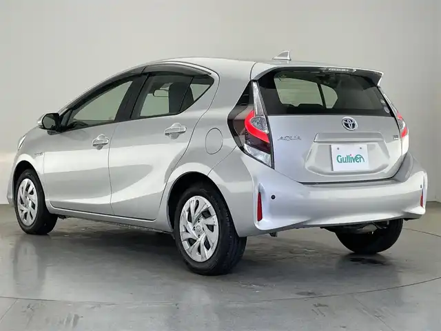 トヨタ アクア L 愛知県 2020(令2)年 3.3万km シルバーM 純正メモリナビ　ワンセグＴＶ　Ｂｌｕｅｔｏｏｔｈ　ＥＴＣ　トヨタセーフティセンス　衝突被害軽減装置　車線逸脱警報　オートハイビーム　踏み間違い防止　コーナーセンサー　電格ミラー　フロアマット　禁煙車