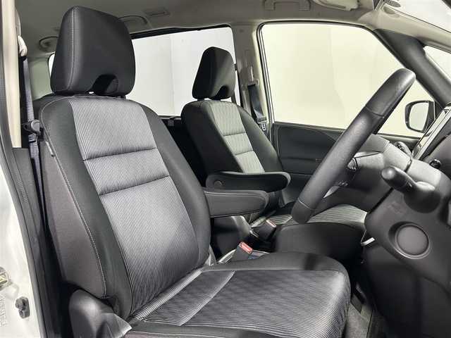 日産 セレナ e－パワー ハイウェイスター 大阪府 2021(令3)年 3万km ブリリアントホワイトパール ProPILOT 純正ナビ(フルセグ/DVD再生/Bluetooth) 360カメラ 後席モニター ETC 両側パワースライドドア 衝突軽減 レーダークルコン クリアランスソナー BSM ドラレコ