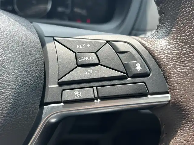 日産 ノート e－パワー メダリスト 福島県 2018(平30)年 1.4万km スーパーブラック 純正ナビゲーション/型番：MM317D-W/【DVD/SD/BT/TV】/アラウンドビューモニター/ドライブレコーダー/ETC/インテリジェントルームミラー/レーダークルーズコントロール/車線逸脱防止支援システム/アイドリングストップ/LEDオートライト/純正フロアマット