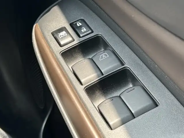日産 ノート e－パワー メダリスト 福島県 2018(平30)年 1.4万km スーパーブラック 純正ナビゲーション/型番：MM317D-W/【DVD/SD/BT/TV】/アラウンドビューモニター/ドライブレコーダー/ETC/インテリジェントルームミラー/レーダークルーズコントロール/車線逸脱防止支援システム/アイドリングストップ/LEDオートライト/純正フロアマット
