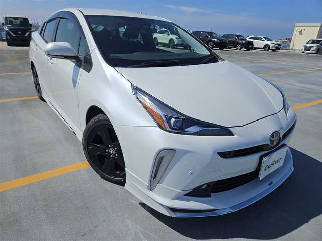 トヨタ プリウス SセーフティプラスⅡ 香川県 2021(令3)年 4.5万km プラチナホワイトパールマイカ ワンオーナー/純正9型ナビ/　(Bluetooth/CD/DVD)/フルセグTV/バックカメラ/ビルトインETC/純正ドライブレコーダー/レーダークルーズコントロール/インテリジェントクリアランスソナー/セーフティセンス/・プリクラッシュセーフティ/・レーントレーシングアシスト/・オートマチックハイビーム/・ロードサインアシスト/・先行車発進告知機能/ブラインドスポットモニター/リアクロストラフィックアラート/LEDヘッドランプ/合皮巻きステアリング/スマートエントリー/スタートシステム/禁煙車