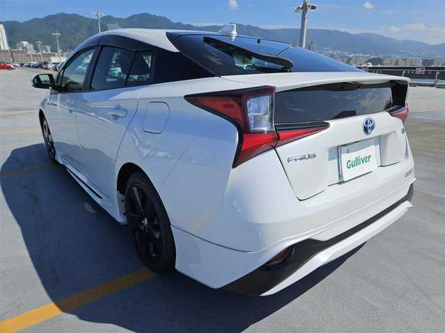 トヨタ プリウス SセーフティプラスⅡ 香川県 2021(令3)年 4.5万km プラチナホワイトパールマイカ ワンオーナー/純正9型ナビ/　(Bluetooth/CD/DVD)/フルセグTV/バックカメラ/ビルトインETC/純正ドライブレコーダー/レーダークルーズコントロール/インテリジェントクリアランスソナー/セーフティセンス/・プリクラッシュセーフティ/・レーントレーシングアシスト/・オートマチックハイビーム/・ロードサインアシスト/・先行車発進告知機能/ブラインドスポットモニター/リアクロストラフィックアラート/LEDヘッドランプ/合皮巻きステアリング/スマートエントリー/スタートシステム/禁煙車