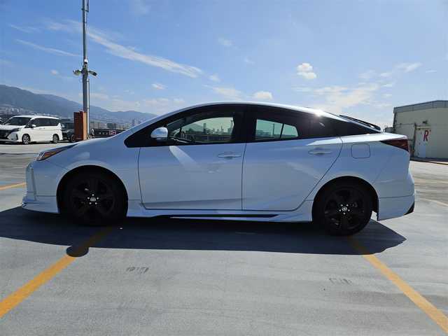 トヨタ プリウス SセーフティプラスⅡ 香川県 2021(令3)年 4.5万km プラチナホワイトパールマイカ ワンオーナー/純正9型ナビ/　(Bluetooth/CD/DVD)/フルセグTV/バックカメラ/ビルトインETC/純正ドライブレコーダー/レーダークルーズコントロール/インテリジェントクリアランスソナー/セーフティセンス/・プリクラッシュセーフティ/・レーントレーシングアシスト/・オートマチックハイビーム/・ロードサインアシスト/・先行車発進告知機能/ブラインドスポットモニター/リアクロストラフィックアラート/LEDヘッドランプ/合皮巻きステアリング/スマートエントリー/スタートシステム/禁煙車