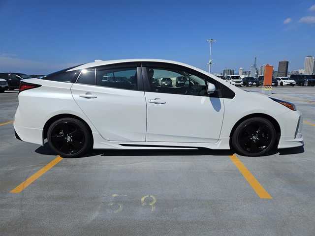 トヨタ プリウス SセーフティプラスⅡ 香川県 2021(令3)年 4.5万km プラチナホワイトパールマイカ ワンオーナー/純正9型ナビ/　(Bluetooth/CD/DVD)/フルセグTV/バックカメラ/ビルトインETC/純正ドライブレコーダー/レーダークルーズコントロール/インテリジェントクリアランスソナー/セーフティセンス/・プリクラッシュセーフティ/・レーントレーシングアシスト/・オートマチックハイビーム/・ロードサインアシスト/・先行車発進告知機能/ブラインドスポットモニター/リアクロストラフィックアラート/LEDヘッドランプ/合皮巻きステアリング/スマートエントリー/スタートシステム/禁煙車