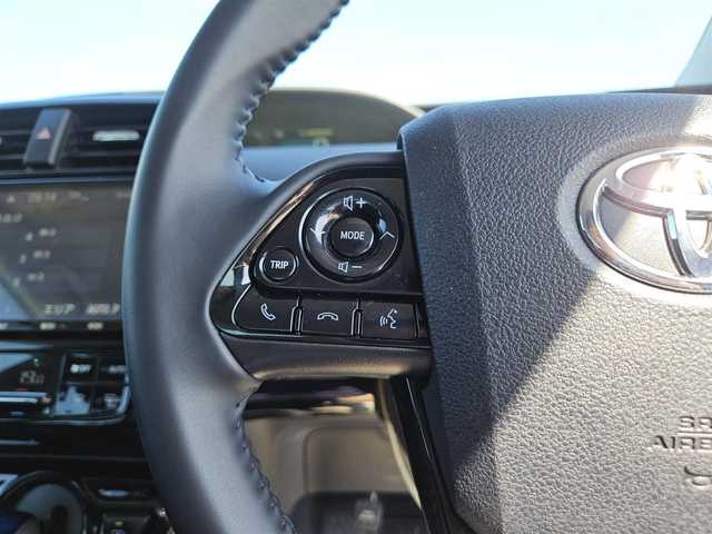 トヨタ プリウス SセーフティプラスⅡ 香川県 2021(令3)年 4.5万km プラチナホワイトパールマイカ ワンオーナー/純正9型ナビ/　(Bluetooth/CD/DVD)/フルセグTV/バックカメラ/ビルトインETC/純正ドライブレコーダー/レーダークルーズコントロール/インテリジェントクリアランスソナー/セーフティセンス/・プリクラッシュセーフティ/・レーントレーシングアシスト/・オートマチックハイビーム/・ロードサインアシスト/・先行車発進告知機能/ブラインドスポットモニター/リアクロストラフィックアラート/LEDヘッドランプ/合皮巻きステアリング/スマートエントリー/スタートシステム/禁煙車