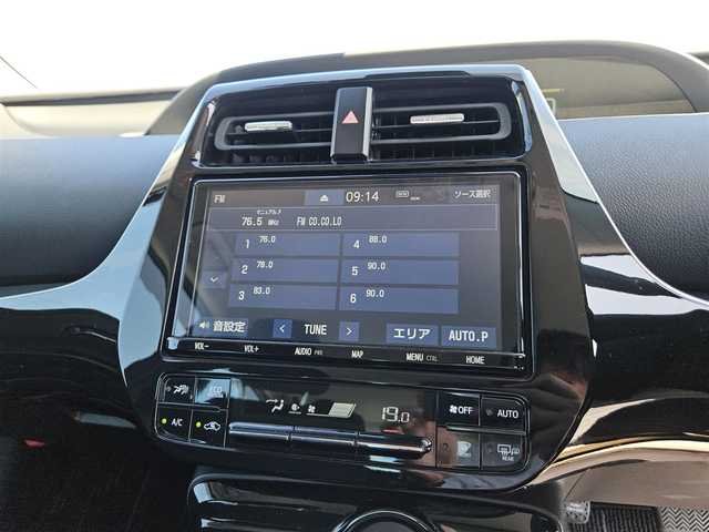 トヨタ プリウス SセーフティプラスⅡ 香川県 2021(令3)年 4.5万km プラチナホワイトパールマイカ ワンオーナー/純正9型ナビ/　(Bluetooth/CD/DVD)/フルセグTV/バックカメラ/ビルトインETC/純正ドライブレコーダー/レーダークルーズコントロール/インテリジェントクリアランスソナー/セーフティセンス/・プリクラッシュセーフティ/・レーントレーシングアシスト/・オートマチックハイビーム/・ロードサインアシスト/・先行車発進告知機能/ブラインドスポットモニター/リアクロストラフィックアラート/LEDヘッドランプ/合皮巻きステアリング/スマートエントリー/スタートシステム/禁煙車