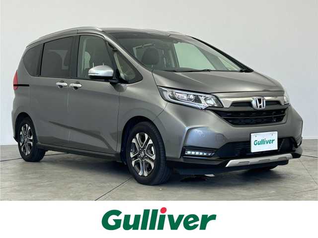ホンダ フリード クロスター ホンダセンシング 愛知県 2021(令3)年 3.5万km スーパープラチナグレーメタリック ホンダセンシング/　　・衝突軽減ブレーキシステム/　　・歩行者事故低減ステアリング/　　・路外逸脱抑制機能/　　・アダプティブクルーズコントロール/　　・車線維持支援システム/　　・誤発信抑制機能/　　・先行車発進お知らせ機能/　　・標識認識機能/純正9インチインターナビ/　　・CD/DVD/フルセグ/Bluetooth/両側パワースライドドア/寒冷地仕様/ワイパーデアイサー/バックカメラ/ETC/本革巻ステアリングリモコン/ハーフレザーシート/シートヒーター（前席）/キャプテンシート/ロールサンシェード/純正LEDヘッドライト/フォグランプ/純正15インチアルミホイール/取扱説明書/保証書/スペアキー