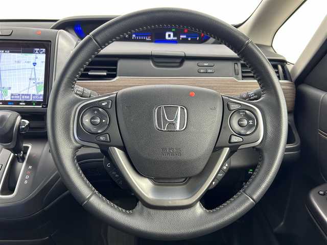 ホンダ フリード クロスター ホンダセンシング 愛知県 2021(令3)年 3.5万km スーパープラチナグレーメタリック ホンダセンシング/　　・衝突軽減ブレーキシステム/　　・歩行者事故低減ステアリング/　　・路外逸脱抑制機能/　　・アダプティブクルーズコントロール/　　・車線維持支援システム/　　・誤発信抑制機能/　　・先行車発進お知らせ機能/　　・標識認識機能/純正9インチインターナビ/　　・CD/DVD/フルセグ/Bluetooth/両側パワースライドドア/寒冷地仕様/ワイパーデアイサー/バックカメラ/ETC/本革巻ステアリングリモコン/ハーフレザーシート/シートヒーター（前席）/キャプテンシート/ロールサンシェード/純正LEDヘッドライト/フォグランプ/純正15インチアルミホイール/取扱説明書/保証書/スペアキー